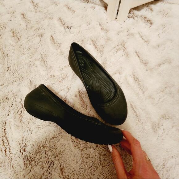 CROCS BLACK SLIP ON SUMMER SHOES SIZE 8 - Picture 6 of 7